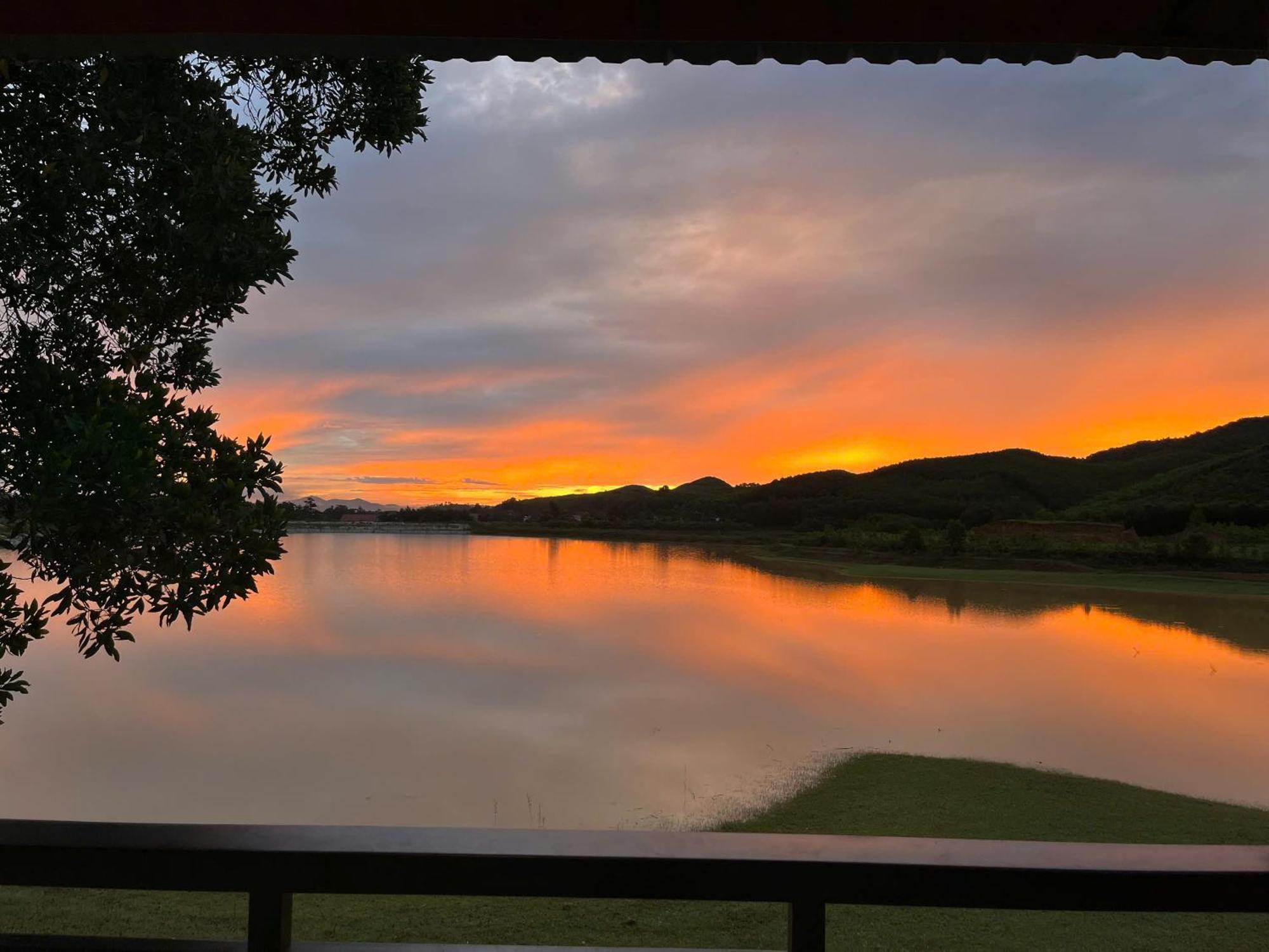 Nguyen Shack Retreat Resort Phong Nha Buitenkant foto