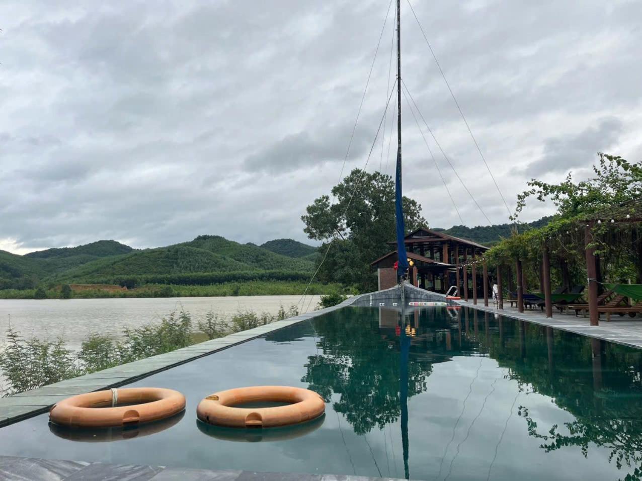 Nguyen Shack Retreat Resort Phong Nha Buitenkant foto